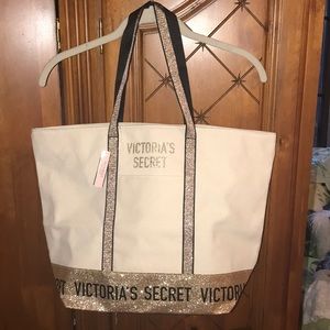 ⭐️NWT Gold Victoria’s Secret Tote⭐️